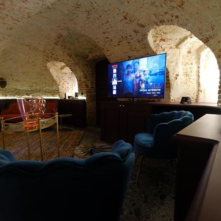 Secret Jacuzzi Mons - Parking Prive Gratuit Bed and Breakfast Buitenkant foto