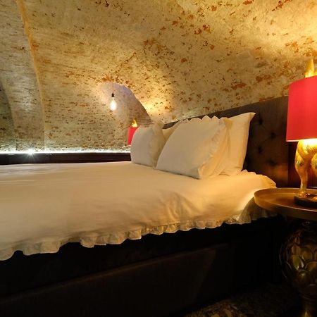 Secret Jacuzzi Mons - Parking Prive Gratuit Bed and Breakfast Buitenkant foto