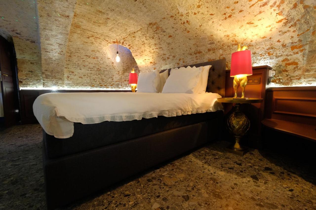 Secret Jacuzzi Mons - Parking Prive Gratuit Bed and Breakfast Buitenkant foto