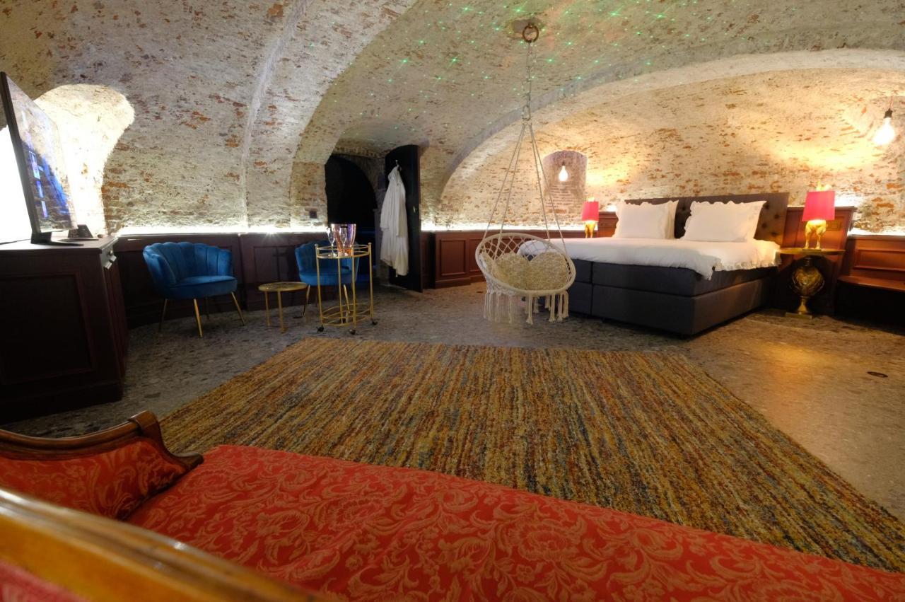 Secret Jacuzzi Mons - Parking Prive Gratuit Bed and Breakfast Buitenkant foto