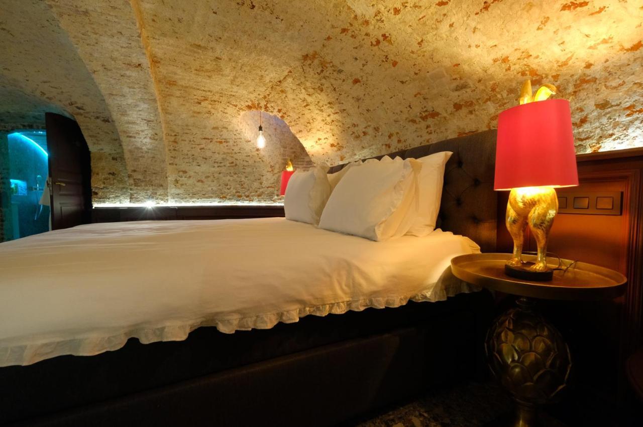 Secret Jacuzzi Mons - Parking Prive Gratuit Bed and Breakfast Buitenkant foto