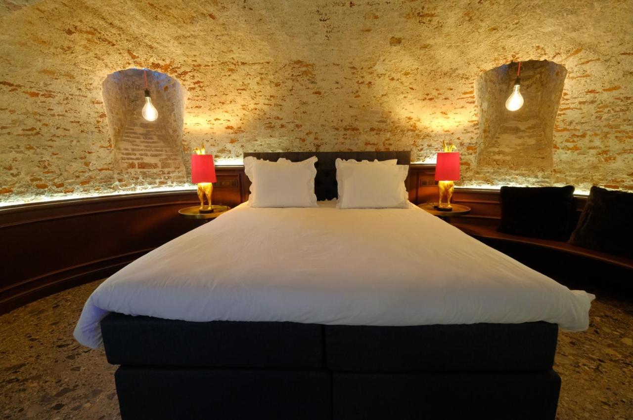 Secret Jacuzzi Mons - Parking Prive Gratuit Bed and Breakfast Buitenkant foto