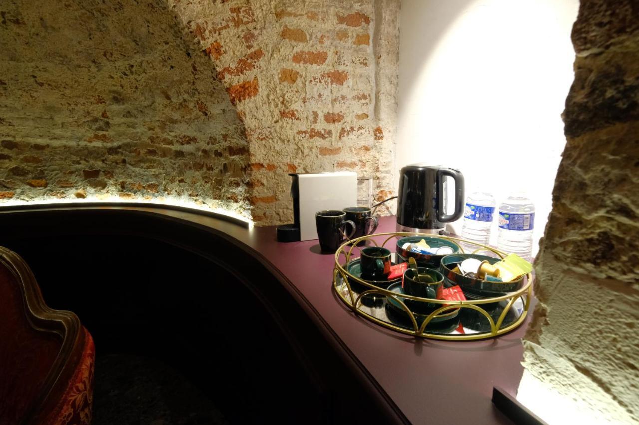 Secret Jacuzzi Mons - Parking Prive Gratuit Bed and Breakfast Buitenkant foto